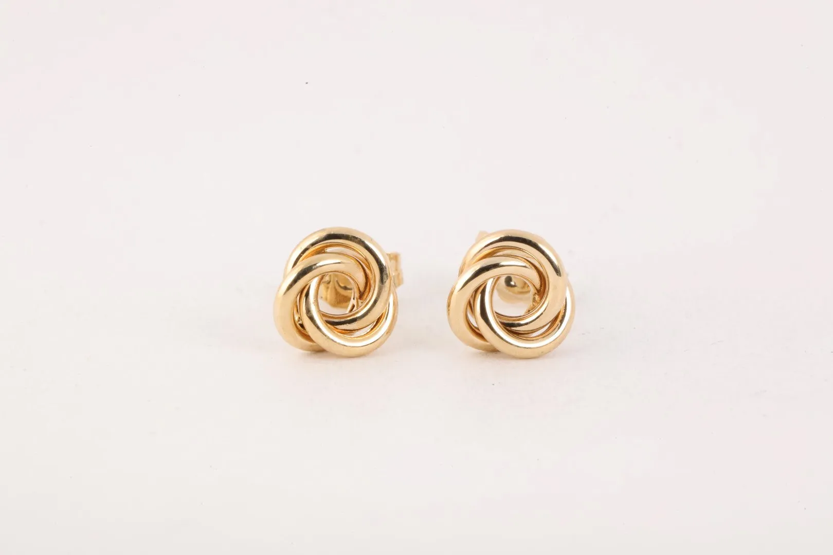 14k Yellow Gold Knot Stud Earrings (0.94g.)