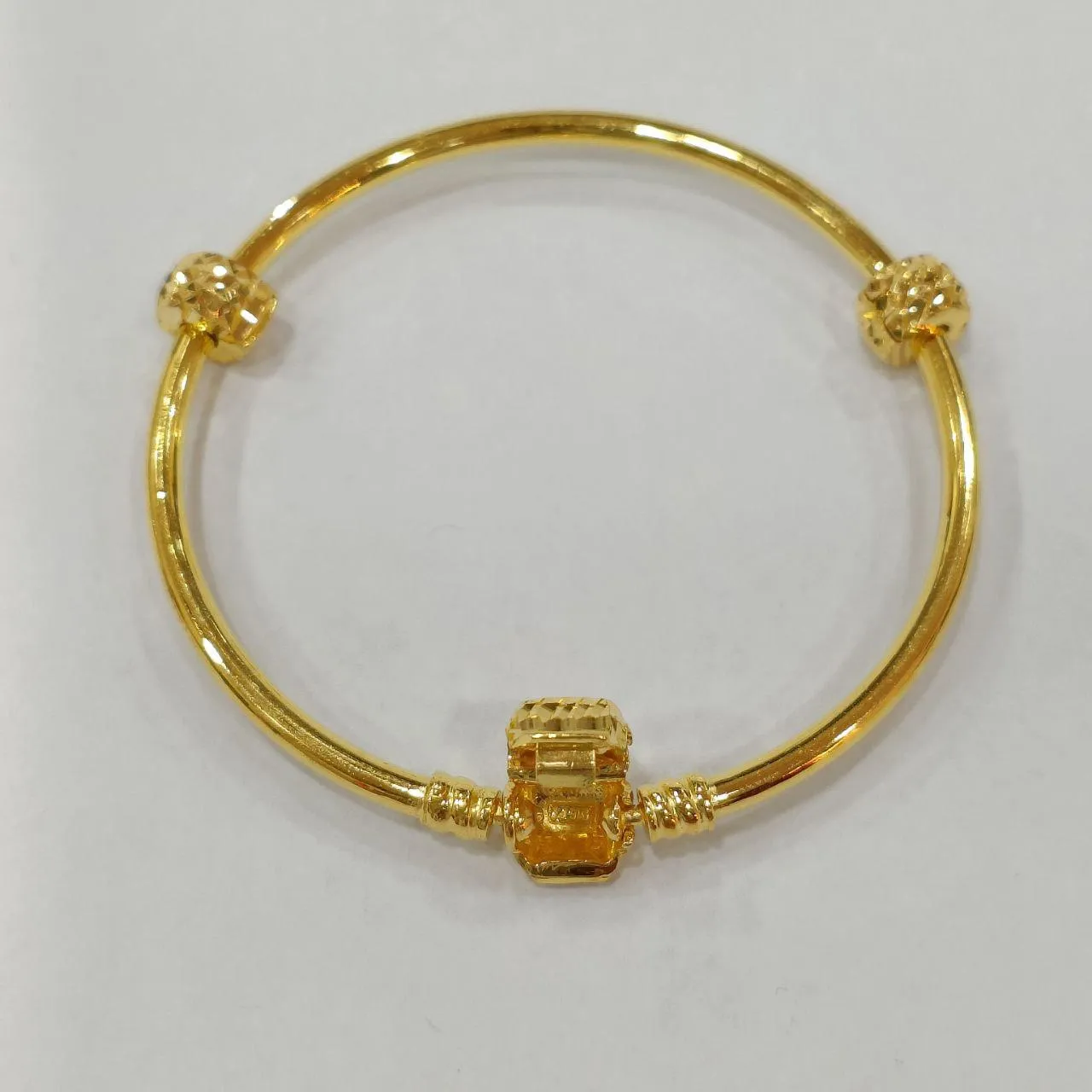 22K / 916 Gold Oval Lock Charm Bangle with stopper