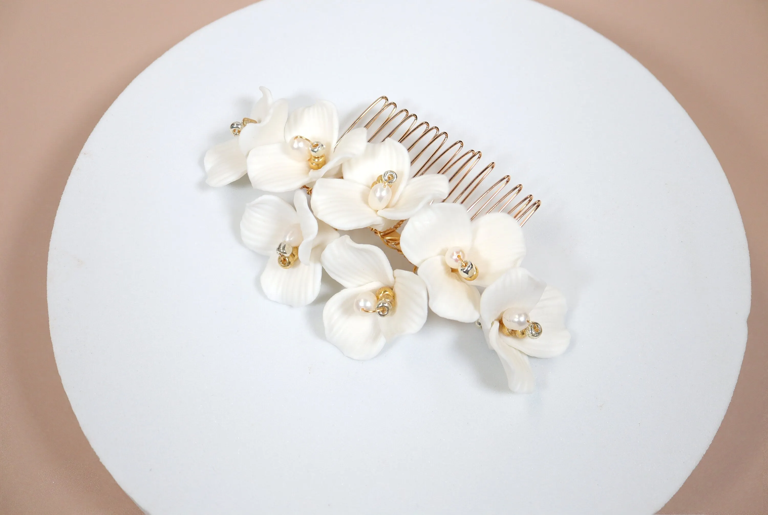 Ceramic White Flowers Freshwater Pearl Gold Hair comb And Hair Pins Set, Bridal Hair piece, Bridal Hair Accessories, Wedding Hair Accessory.