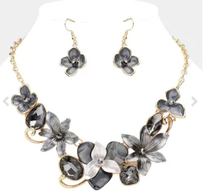 Colored Metal Flower Stone Cluster Resin Bib Necklace (4 Colors)