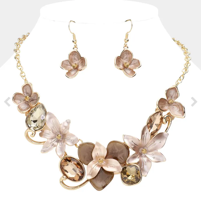 Colored Metal Flower Stone Cluster Resin Bib Necklace (4 Colors)