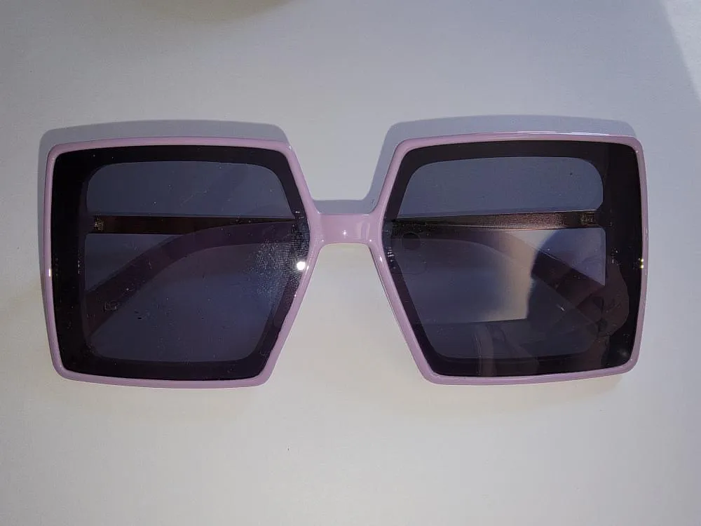 Genesis Square 70s vibe sunnies