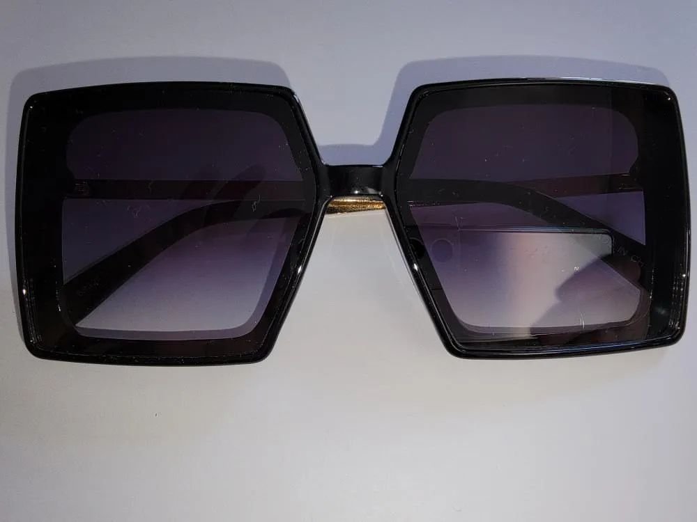 Genesis Square 70s vibe sunnies