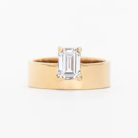 Stunning Vertical Emerald-Cut Diamond Monolith Ring - Exquisite Statement Piece